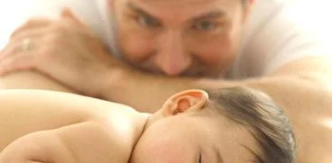 Tatii de astazi petrec de 3 ori mai mult timp cu copiii lor decât tatii din generațiile anterioare | Demamici.ro