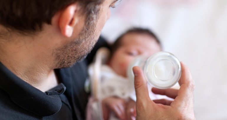 Recomandarea specialistilor: NU oferiti apa bebelusilor sub 6 luni. De ce | Demamici.ro