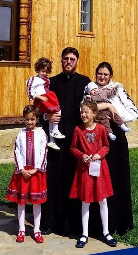 A murit in ziua in care a implinit 35 de ani. Preotul Marius Barascu a lasat in urma o sotie si 4 copii mici | Demamici.ro
