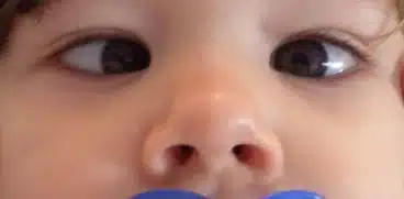 Vederea la bebelusi. Semne ca nou nascutul nu te vede bine sau se uita crucis | Demamici.ro