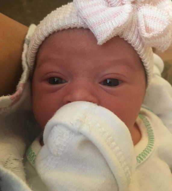 Si-a legat fetita de scaun si a aruncat-o pe geam. Gestul disperat al unei mame | Demamici.ro