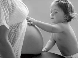 Fiul meu avea 6 luni când am aflat că sunt însărcinată din nou | Demamici.ro