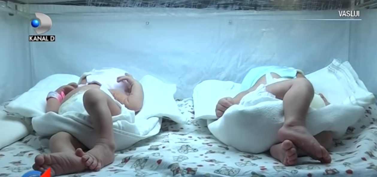 Doi bebelusi, infectati cu o bacterie periculoasa VIDEO | Demamici.ro