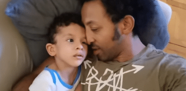 Leon si Kamara, suflete pereche. Baietelul bolnav al artistului a fost supus la cea de-a 5-a interventie VIDEO | Demamici.ro