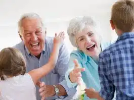 Copiii crescuti de bunici ajung adulti mai fericiti | Demamici.ro