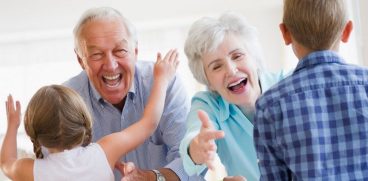 Copiii crescuti de bunici ajung adulti mai fericiti | Demamici.ro
