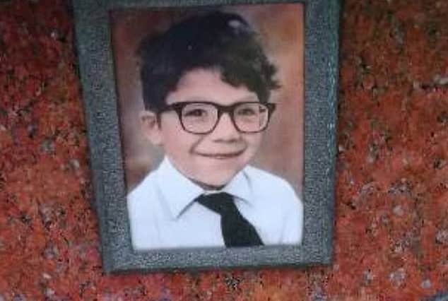 Un baietel de 7 ani a murit dupa ce a fost batut de personalul scolii