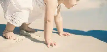 Bebelusul la 11 luni. Jocul devine una dintre lui activitatile preferate | Demamici.ro