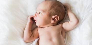 Trezitul in timpul noptii la bebelusi. Pana la ce varsta este normal | Demamici.ro