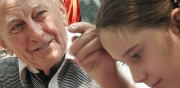 La 80 de ani, bunicul Petre isi creste singur nepoata, abandonata de mama: „E fata mea acum! Fara ea n-as fi rezistat atat!” | Demamici.ro