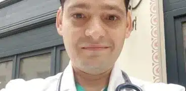 Abandonat la nastere, crescut in orfelinat. Valentin are 37 de ani, a absolvit Medicina si vrea sa devina anestezist | Demamici.ro