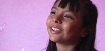 Fetita geniu, nascuta cu o boala grava. Studiaza deja la Universitate, dar copiii rad de ea si o arata cu degetul | Demamici.ro