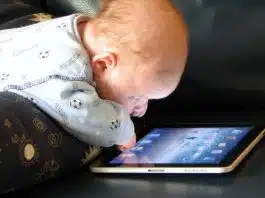 Copilul sta pe tableta si telefon prea mult. Cum i se modifica structura creierului? | Demamici.ro