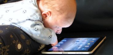 Copilul sta pe tableta si telefon prea mult. Cum i se modifica structura creierului? | Demamici.ro