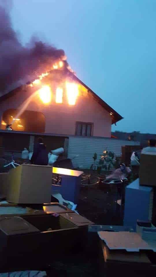 Zece copilasi au ramas fara casa in prag de iarna. Locuinta le-a ars intr-un incendiu. Cum ii poti ajuta | Demamici.ro