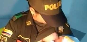 Bebelus abandonat intr-o padure, alaptat de o politista in locul in care a fost gasit | Demamici.ro