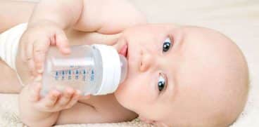 Refluxul gastric la bebelusi. Ce il cauzeaza si cum il putem preveni | Demamici.ro