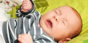 Bebelusul meu stranuta foarte des. De ce? | Demamici.ro