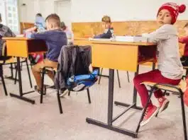 Burse pentru elevi! Câți bani se dau și care sunt criteriile de acordare | Demamici.ro
