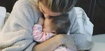 Tine-ti copilasul la piept, cand toti iti spun sa nu-l mai alinti atat! | Demamici.ro