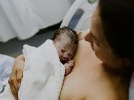 Sa fii mama nu e usor. Nu exista nimeni pe lumea asta mai puternic decat o mama | Demamici.ro