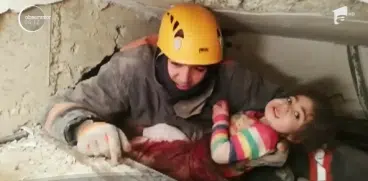 Mama si-a protejat fiica de 2 ani cu propriul trup. Micuta, salvata de sub ruine de un pompier VIDEO | Demamici.ro