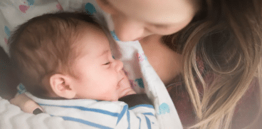 O mama a cerut ajutor pentru depresia postpartum, dar in schimb i-au luat copiii | Demamici.ro