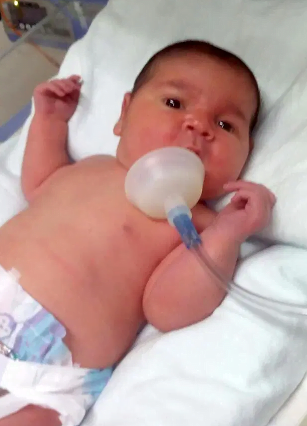 A adus pe lume o fetita de 5,72 kg: "Credeam ca am gemeni!" | Demamici.ro