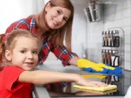 Copiii care ajuta la treburile casei devin adulti de succes | Demamici.ro