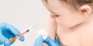 Proiect de lege: vaccinarea, obligatorie din februarie! Amenzi de pana la 10.000 de lei pentru parintii care refuza informarea | Demamici.ro