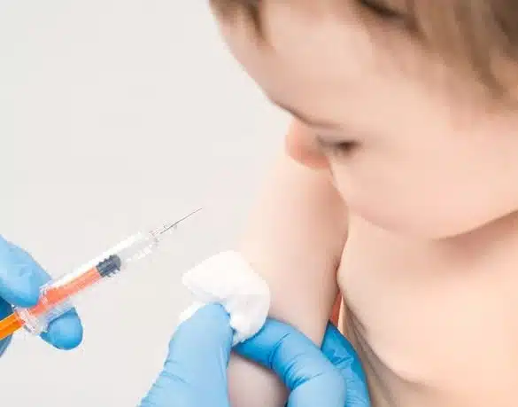 Proiect de lege: vaccinarea, obligatorie din februarie! Amenzi de pana la 10.000 de lei pentru parintii care refuza informarea | Demamici.ro