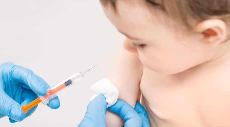 Proiect de lege: vaccinarea, obligatorie din februarie! Amenzi de pana la 10.000 de lei pentru parintii care refuza informarea | Demamici.ro