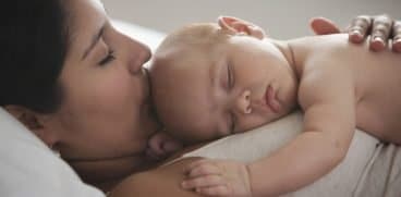 Trebuia sa strang rufele de la uscat, dar am ales sa te mai tin la pieptul meu | Demamici.ro