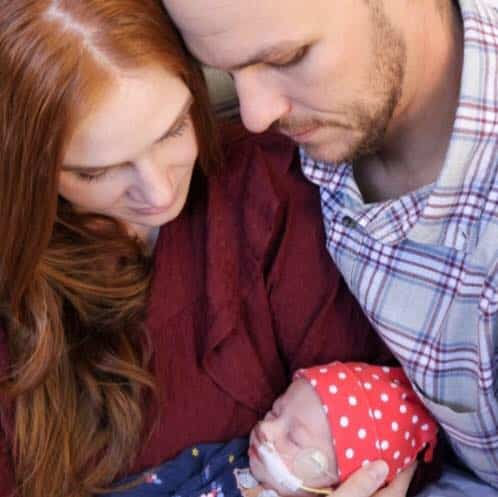 O fetita de 4 luni a invins cancerul, dupa a lupta dura cu boala. Momentul emotionant in care mama le multumeste doctorilor VIDEO | Demamici.ro