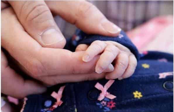 O fetita de 4 luni a invins cancerul, dupa a lupta dura cu boala. Momentul emotionant in care mama le multumeste doctorilor VIDEO | Demamici.ro