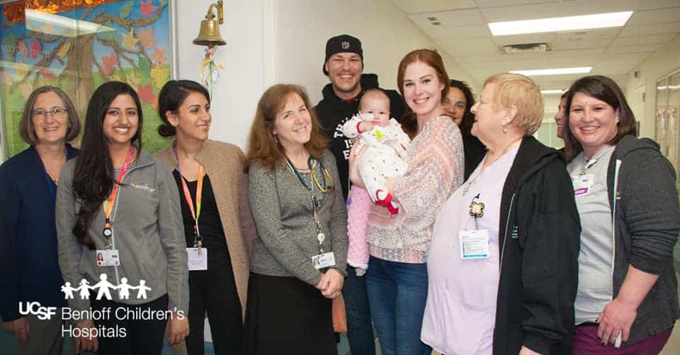 O fetita de 4 luni a invins cancerul, dupa a lupta dura cu boala. Momentul emotionant in care mama le multumeste doctorilor VIDEO | Demamici.ro