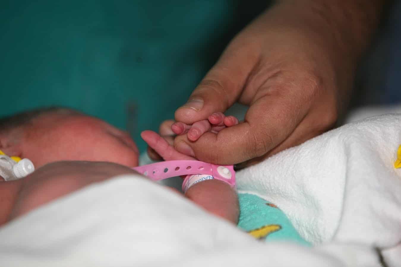 Un bebelus de 4 luni, bolnav, plimbat intre spitale, in Targu Mures! Poveste relatata de tatal copilului | Demamici.ro