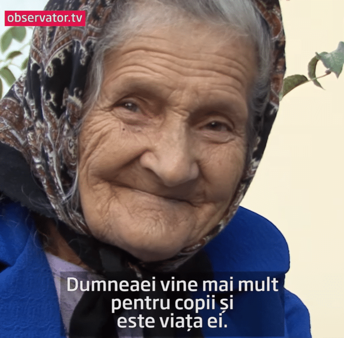 La 83 de ani, bunicuta Sofia lucreaza in gradinita din Motru: ""Cat oi trai, nu ma las de copii! Cat oi fi pe aici!" VIDEO | Demamici.ro