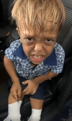 Efectele bullying-ului. Un baietel de 9 ani, bolnav de nanism, plange si spune ca vrea sa moara dupa ce-a fost umilit la scoala VIDEO | Demamici.ro