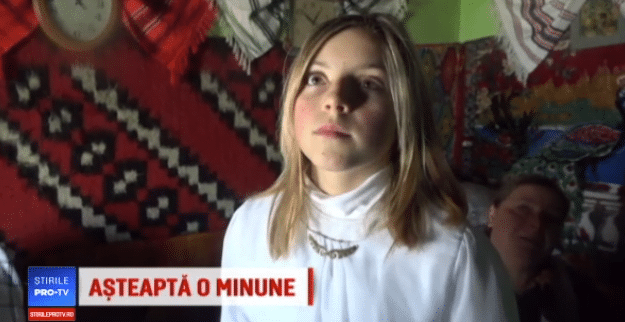 Denisa, eleva premianta din Botosani care nu a avut niciodata un bec aprins in casa VIDEO | Demamici.ro