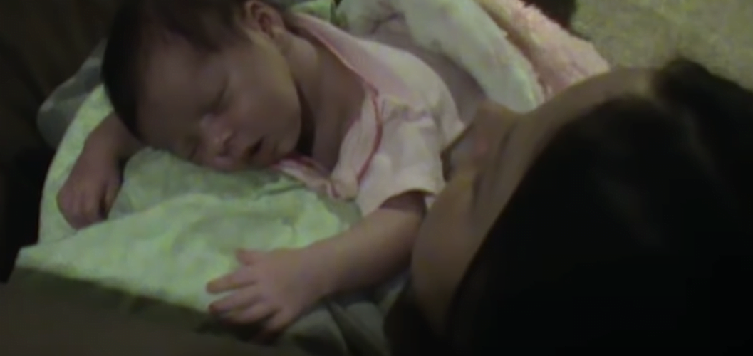 Povestea fetitei care doarme doar 90 de minute in fiecare noapte - sindromul Angelman | Demamici.ro
