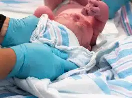 Nou-nascut din Londra, infectat cu noul coronavirus. Cel mai tanar pacient din lume diagnosticat pozitiv | Demamici.ro