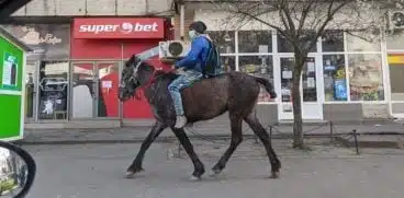 Povestea lui Sergiu, tanarul care a mers la maternitate pe cal sa-si vada sotia si copilul nou-nascut VIDEO | Demamici.ro