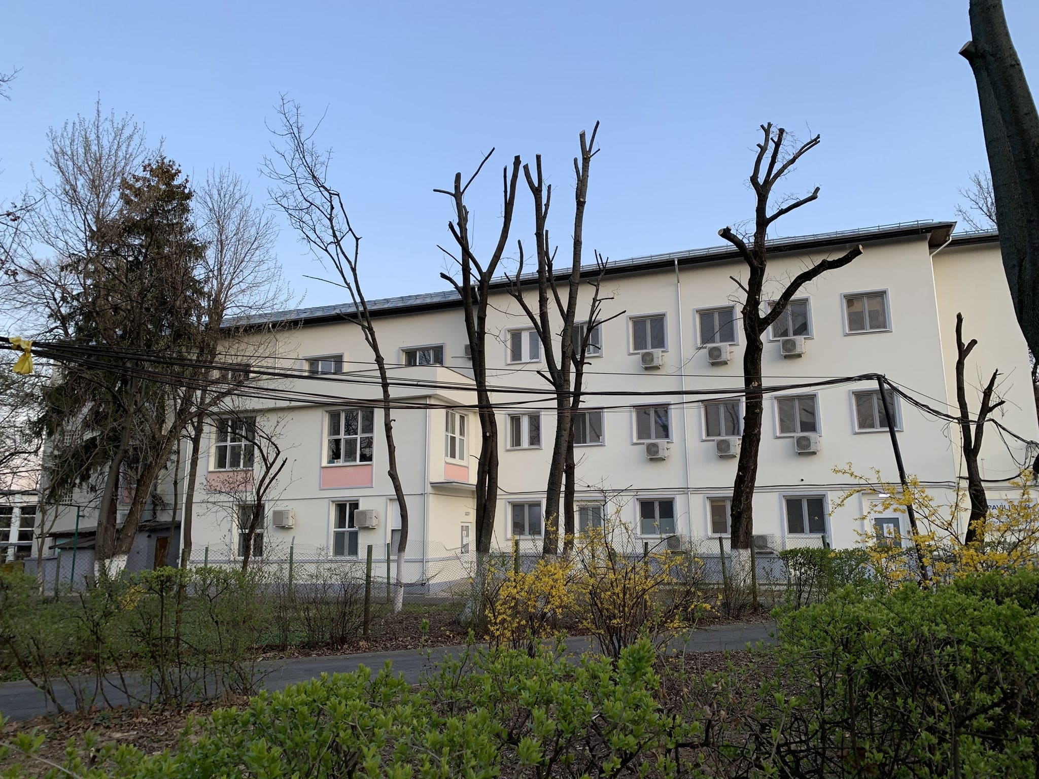 Tatal baietelului de 1 an si 4 luni, diagnosticat cu COVID-19, s-a vindecat. Ce recomandari i-au facut medicii la iesirea din spital | Demamici.ro