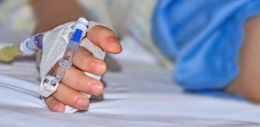 Mama unui bebelus de 5 luni, suspect de coronavirus, apel disperat din spital: „Baiatul meu moare aici, pe pat. E vanat tot!” | Demamici.ro