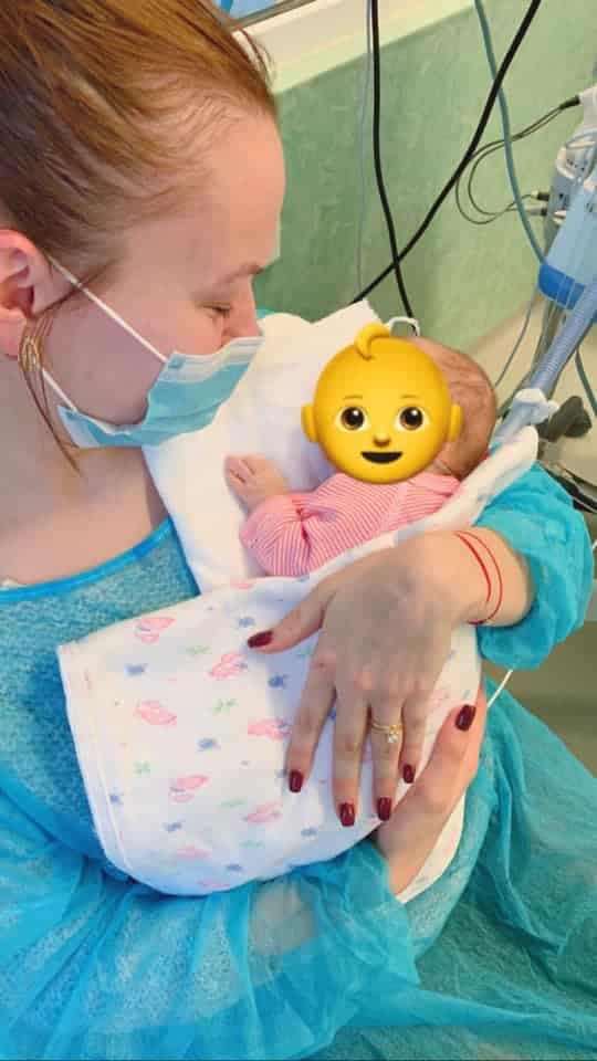 Seline Maria s-a nascut la 24 de saptamani. Medicii nu-i dadeau sanse la viata, insa fetita puternica a venit pe lume hotarata sa traiasca | Demamici.ro