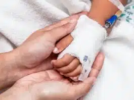 Copilul de 1 an cu coronavirus, transferat la Iasi. Mama, testata negativ, ii este alaturi | Demamici.ro