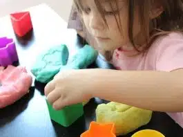 Cum sa faci plastilina „de casa”. Ai nevoie de cateva ingrediente | Demamici.ro