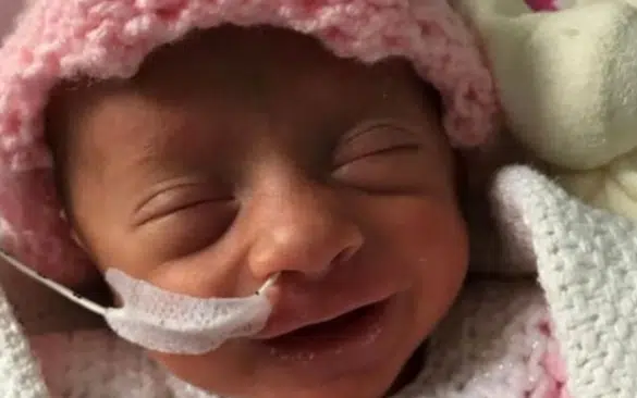 Zambetul sperantei. Fetita nascuta prematur a invins coronavirusul | Demamici.ro