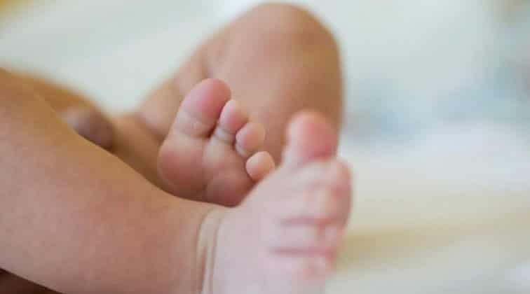 Tragedie in Gorj. Un bebeluș de 5 luni a murit înecat cu lapte | Demamici.ro